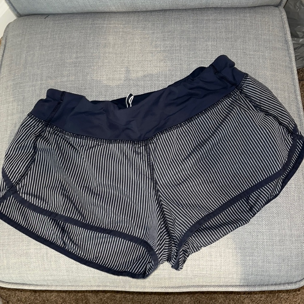 Lulu speed shorts navy grey stripe low rise 2.5” inseam size 8